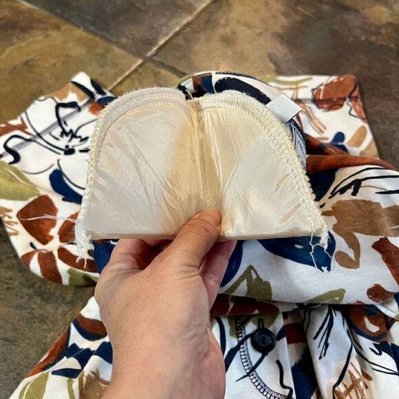 Applause III By Marge Kane Floral Blouse - Picture 10 of 10